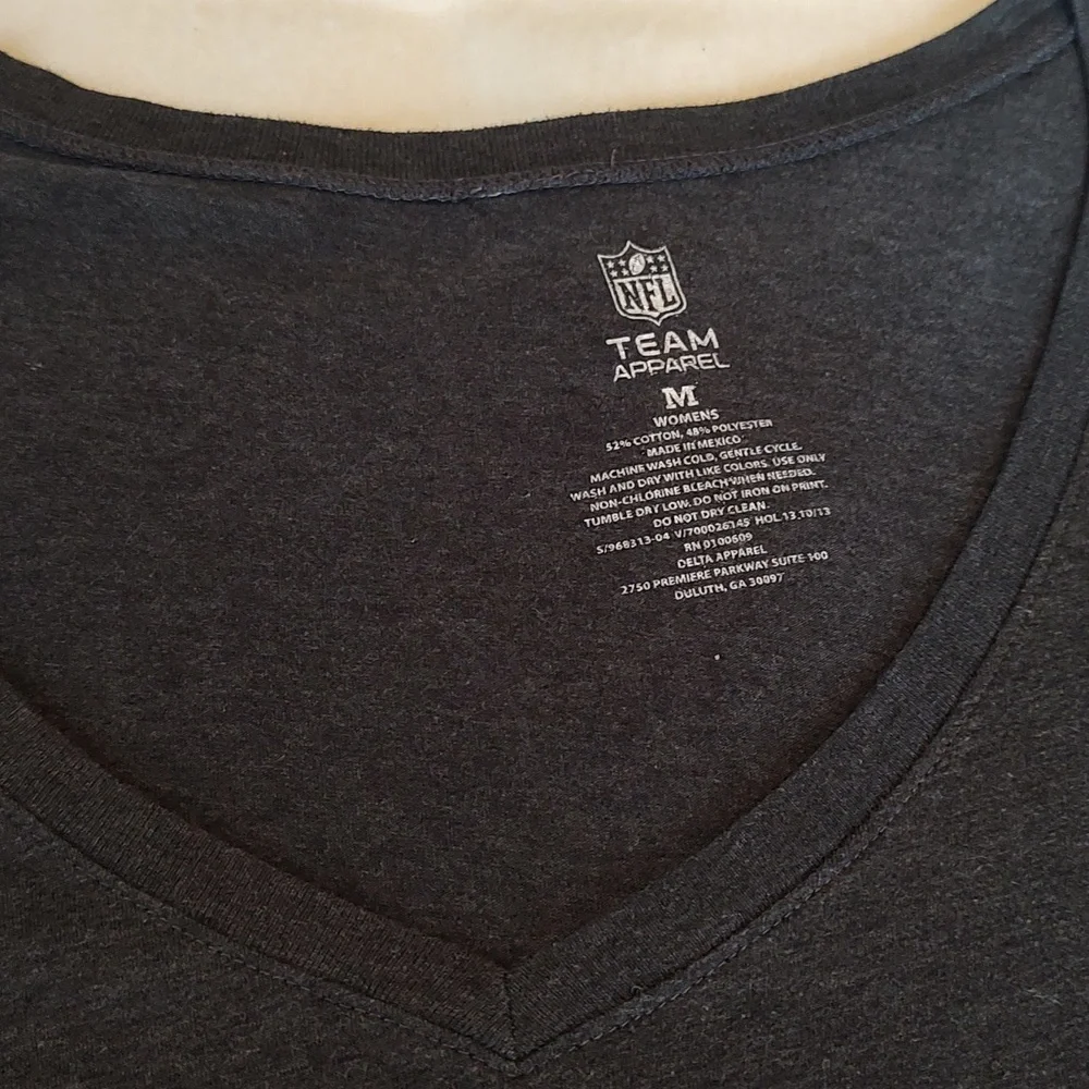 NFL Team Apparel Cincinnati Bengals V-neck ladies tshirt Size M - Picture 2 of 3